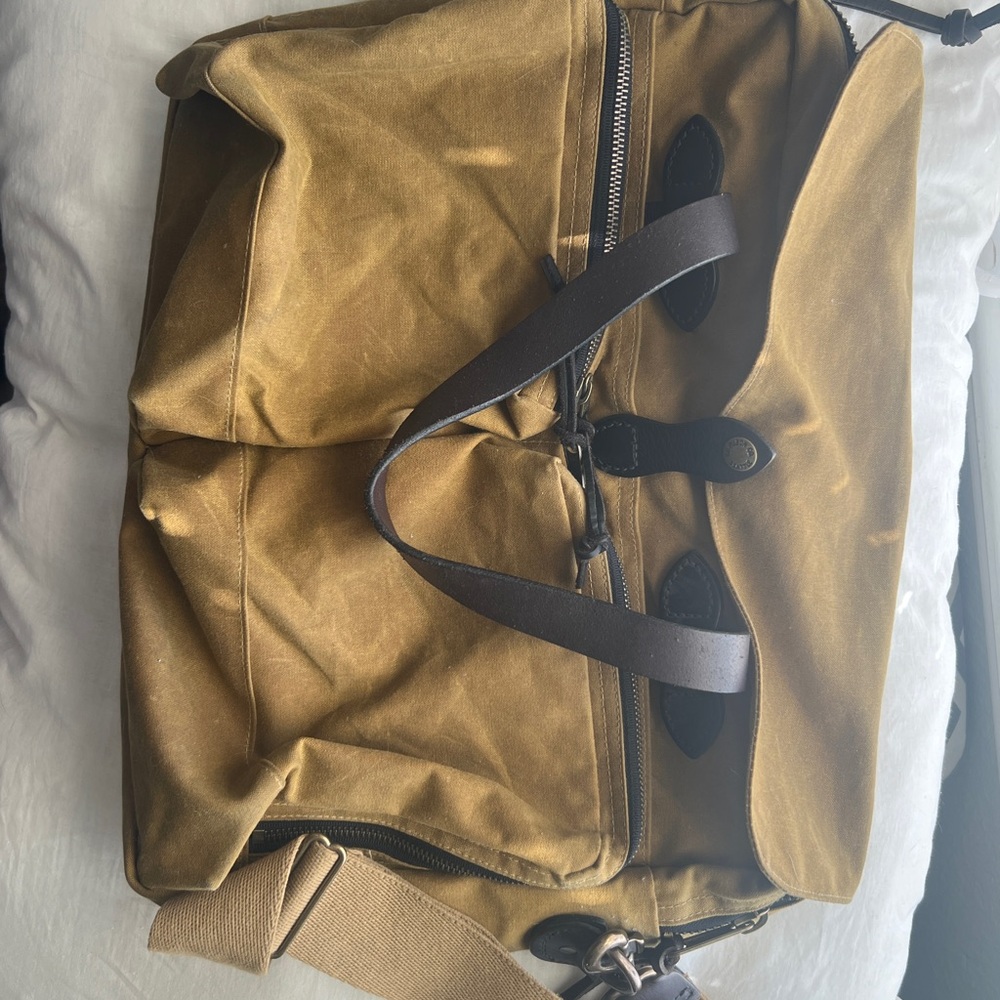 FILSON 24hr tin cloth bag. UNWAXED can of wax included.
